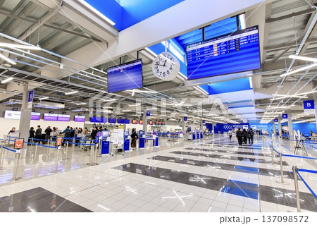 常滑市、中部国際空港第2ターミナルの出発ロビー 常滑市、中部国際空港第2ターミナルの出発ロビー 137098572