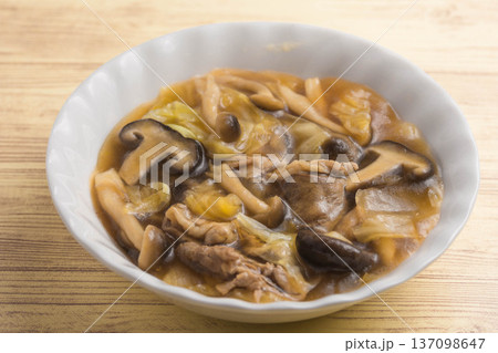 キノコと豚肉のあんかけ 137098647