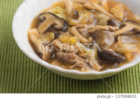 キノコと豚肉のあんかけ キノコと豚肉のあんかけ 137098653