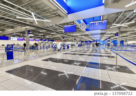 常滑市、中部国際空港第2ターミナルの出発ロビー 常滑市、中部国際空港第2ターミナルの出発ロビー 137098722