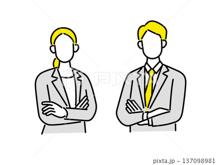 腕組みをするビジネスパーソンの男女 137098981