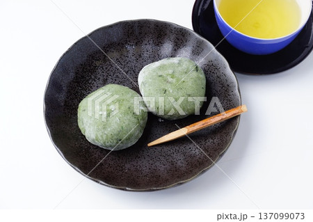 よもぎ餅 和菓子 よもぎ餅 和菓子 137099073