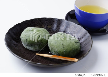 よもぎ餅 和菓子 よもぎ餅 和菓子 137099074