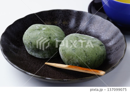 よもぎ餅　和菓子 137099075