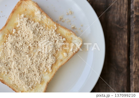 角型パンドミで作った腸活の為の無糖きな粉バタートースト 137099210