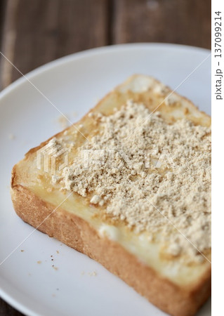 角型パンドミで作った腸活の為の無糖きな粉バタートースト 角型パンドミで作った腸活の為の無糖きな粉バタートースト 137099214