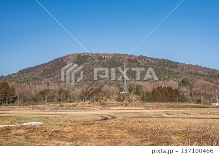 奥琵琶湖の田園風景　滋賀県長浜市永原 137100466