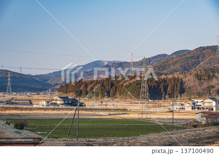 奥琵琶湖の田園風景　滋賀県長浜市永原 137100490