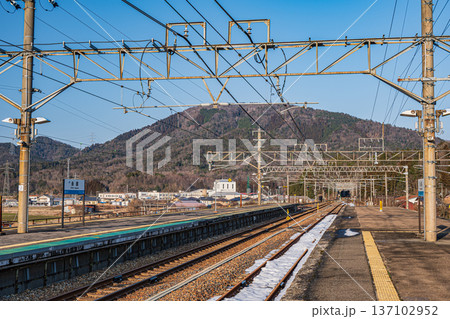 湖西線永原駅構内風景　滋賀県長浜市西浅井町 137102952