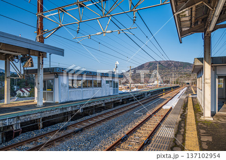 湖西線永原駅構内風景　滋賀県長浜市西浅井町 137102954