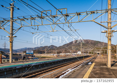 湖西線永原駅構内風景　滋賀県長浜市西浅井町 137102955