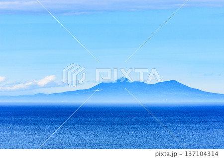 ああ国後　知床より望む 137104314