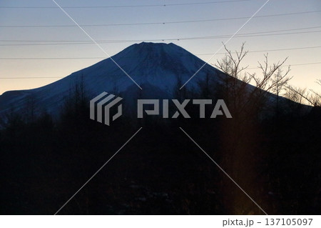 View of Mt. Fuji from the Marriott Hotel at Lake Yamanakako in Yamanashi prefecture of Japan in the evening 137105097