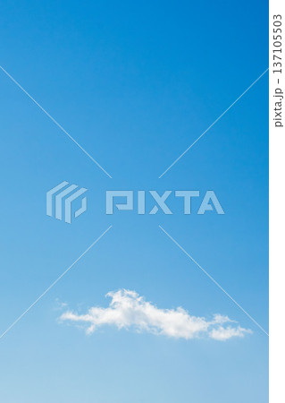 冬の爽やか青空と輝く雲06 冬の爽やか青空と輝く雲06 137105503