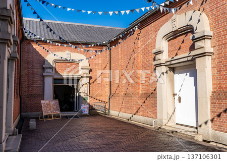 倉敷アイビースクエア　愛美赤煉瓦館　倉敷美観地区観光（クラボウの製品倉庫からイベント会場として利用） 137106301