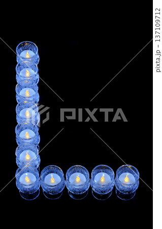 青色ロウソクのアルファベットL 137109712