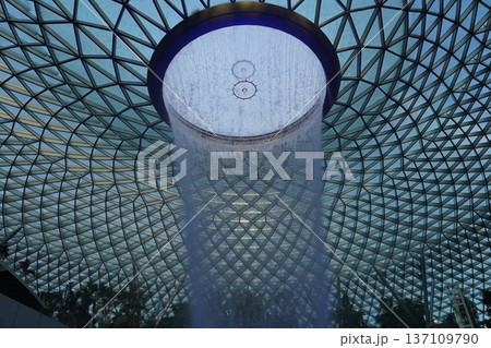 Iconic Rain Vortex Waterfall at Jewel Changi Airport 137109790