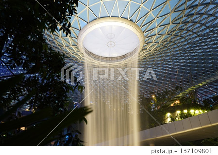 Stunning Jewel Changi Airport Rain Vortex at Night Stunning Jewel Changi Airport Rain Vortex at Night 137109801