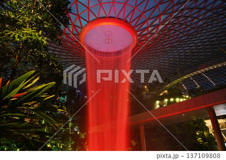 Spectacular Red Rain Vortex at Jewel Changi Airport 137109808