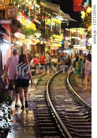 ハノイ　トレインストリート 137110542