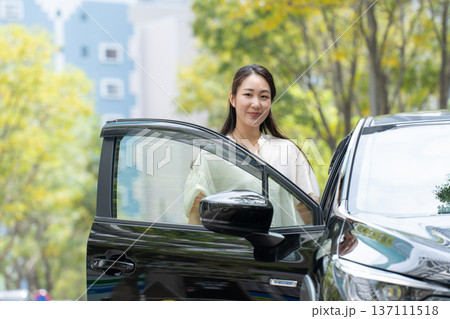 女性 車 初夏 女性 車 初夏 137111518