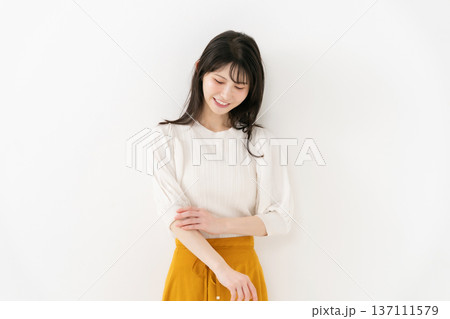 ミドル女性　ポートレート 137111579