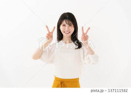 ミドル女性 ポートレート ピース ミドル女性 ポートレート ピース 137111582