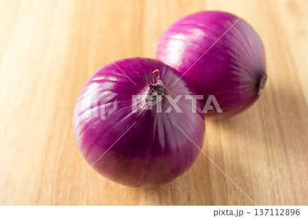 onion onion 137112896