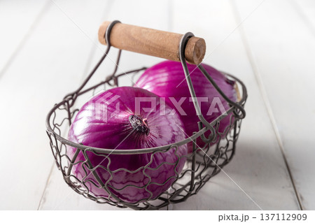 onion onion 137112909