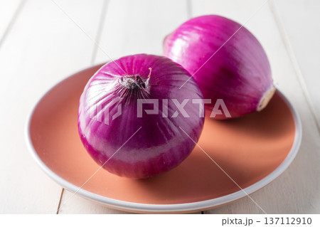 onion onion 137112910