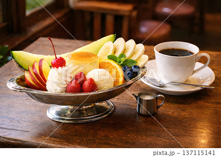 レトロ喫茶のご褒美プリンアラモード 137115141