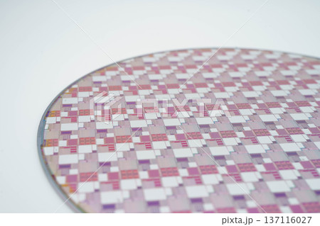 Silicon wafer for manufacturing semiconductor of integrated circuit. 137116027