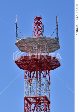 通信イメージ(電波塔:基地局) 通信イメージ(電波塔:基地局) 137118406
