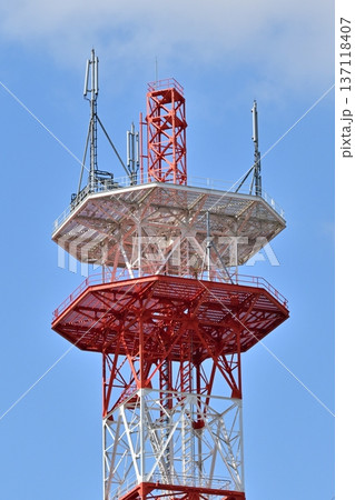 通信イメージ（電波塔:基地局） 137118407
