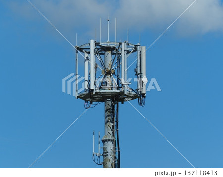 通信イメージ（電波塔:基地局） 137118413