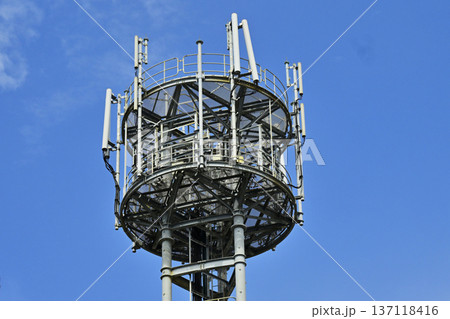 通信イメージ(電波塔:基地局) 通信イメージ(電波塔:基地局) 137118416