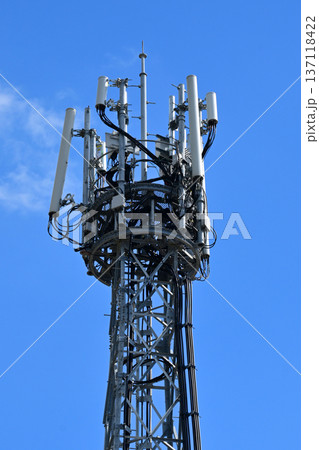 通信イメージ（電波塔:基地局） 137118422