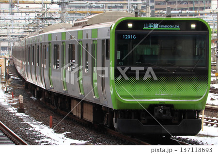 ［JY］冬の山手線E235系電車 137118693