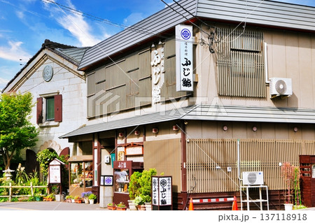堺町通り商店街の町並み 137118918