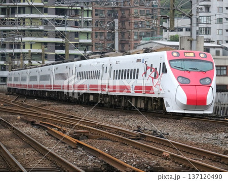 台湾鉄路　TEMU2000　普悠瑪 137120490