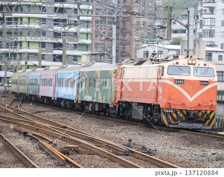台湾鉄路　E400　郵輪式列車 137120884