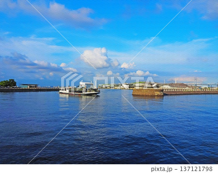 横浜港とみなとみらいの開放的な海辺景観。イラスト風の写真。 137121798