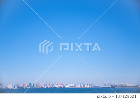 城南島海浜公園から望む飛行機 城南島海浜公園から望む飛行機 137128621
