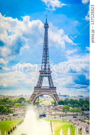 eiffel tour and from Trocadero, Paris 137128823