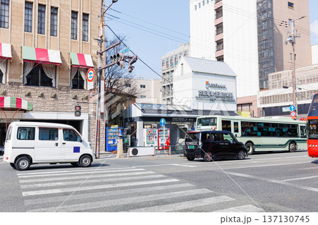 京阪電車　祇園四条駅前 137130745