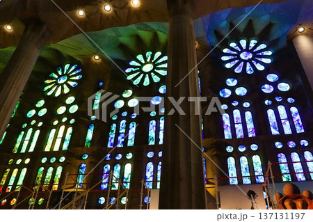 世界遺産　完成間近のサグラダファミリアのステンドグラス　バルセロナ　スペイン 137131197