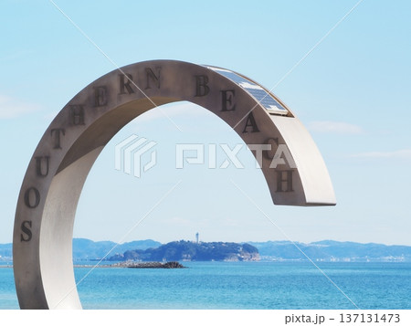 神奈川県 茅ヶ崎海岸から見る江の島 1月 神奈川県 茅ヶ崎海岸から見る江の島 1月 137131473