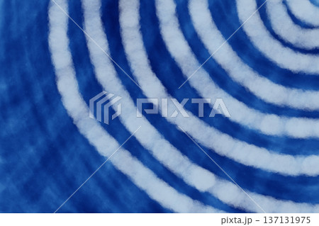イラスト素材：紺の背景に水色の放物線模様 137131975