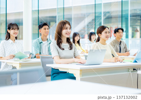 大学　講義 137132002