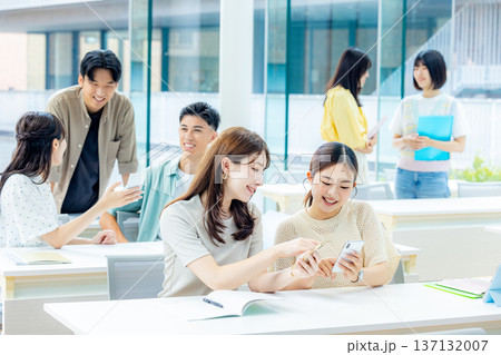 大学　講義 137132007